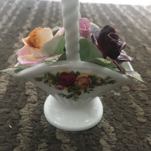 OLD COUNTRY ROSES - Picture 2 of 11